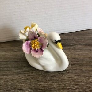 Vtg Sandford Fine Bone China Swan Ceramic Art